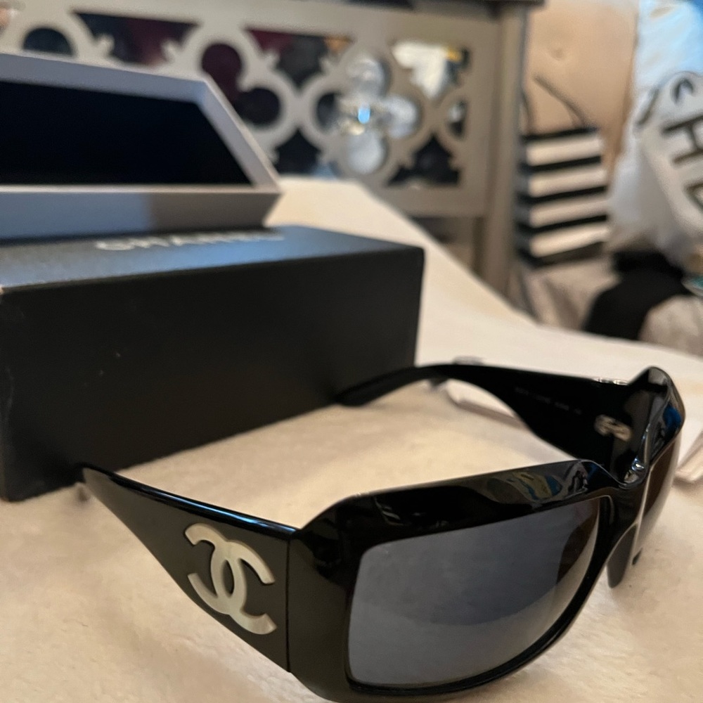 Vintage 2005 Chanel Sunnies. Purchased from store in MD. Used only a few times. - Picture 3 of 5